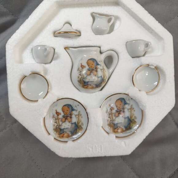 Miniature Glass Tea Set - Picture 2 of 2